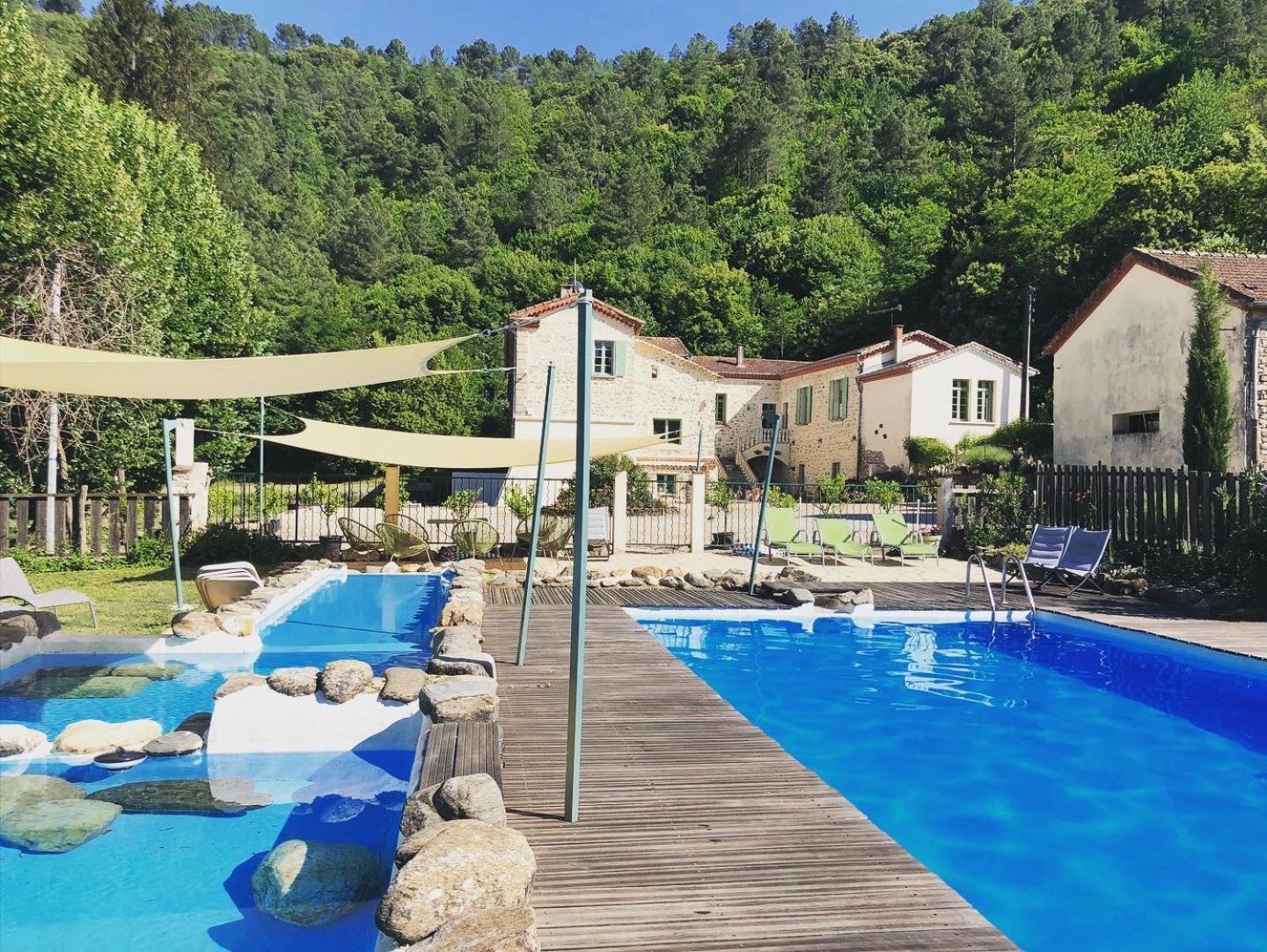 Chateau Du Fraissinet, 6 Gites Sleeping 2-8 Guests, Pool And River On Site La Tronche  Exterior foto